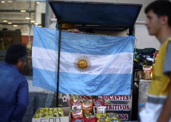 Precios minoristas en Argentina avanzaron 12,8 % en noviembre: INDEC