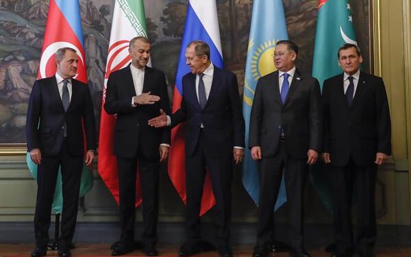 Rusia e Irán firman una declaración contra las sanciones de Occidente