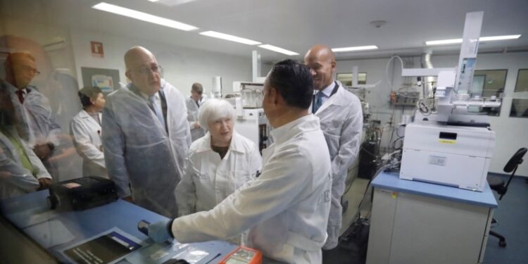 Yellen promueve en México acciones para frenar los flujos de fentanilo