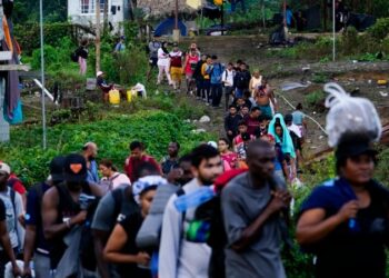 Pese a su inseguridad, miles de migrantes continúan cruzando el Darién a diario