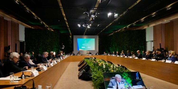 Acuerdo comercial Mercosur-UE en vilo en cumbre sudamericana en Brasil