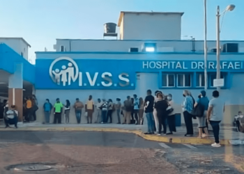 La propaganda y el caos en un hospital refleja la grave crisis del sistema médico asistencial en Venezuela