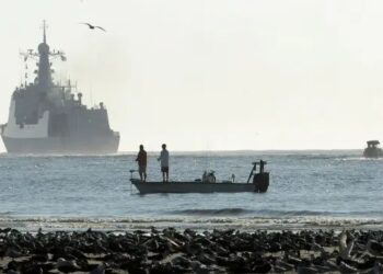 China afirma que acciones de guardacostas contra barcos filipinos fueron “profesionales”