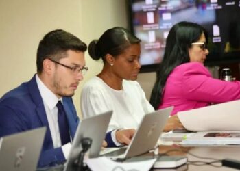 Megaoperativo y detenciones en Ecuador: la fiscal general acusó a Rafael Correa por ayudar a escapar a funcionarios