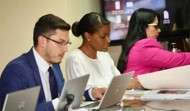 Megaoperativo y detenciones en Ecuador: la fiscal general acusó a Rafael Correa por ayudar a escapar a funcionarios