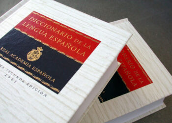 Chundachunda, oscarizar, machirulo y más de cuatro mil: las palabras que incorporó al diccionario de la RAE