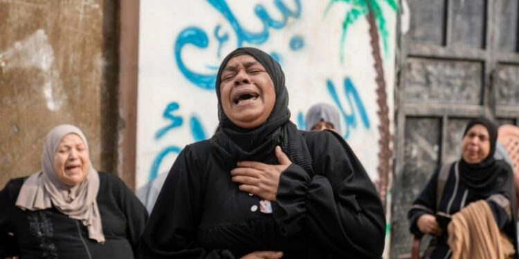 Ataques israelíes en distintos puntos de Gaza dejan decenas de palestinos muertos