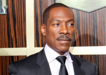 Eddie Murphy debuta en una película de acción navideña con “Candy Cane Lane”