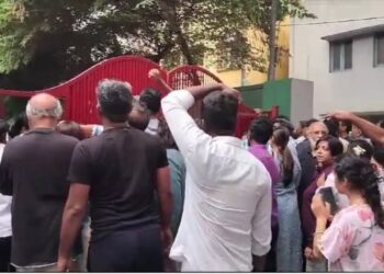 Desalojan por amenazas de bomba varias escuelas en la India (Videos)