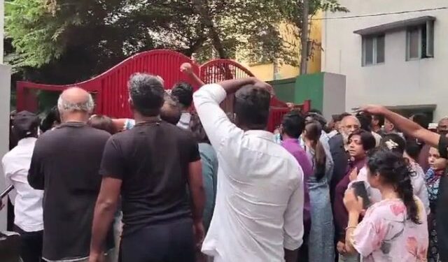 Desalojan por amenazas de bomba varias escuelas en la India (Videos)