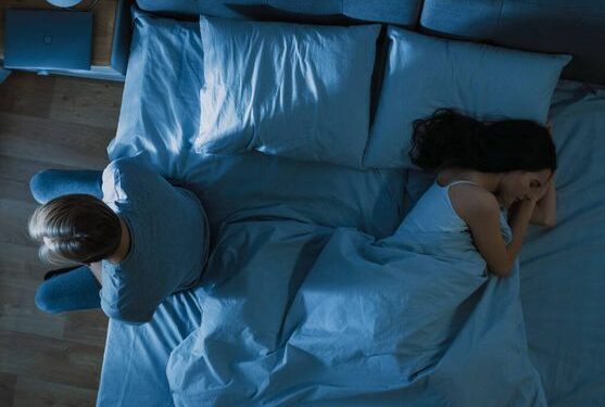 Toma nota: que duermas mal podría ser culpa de tu pareja, según un nuevo estudio