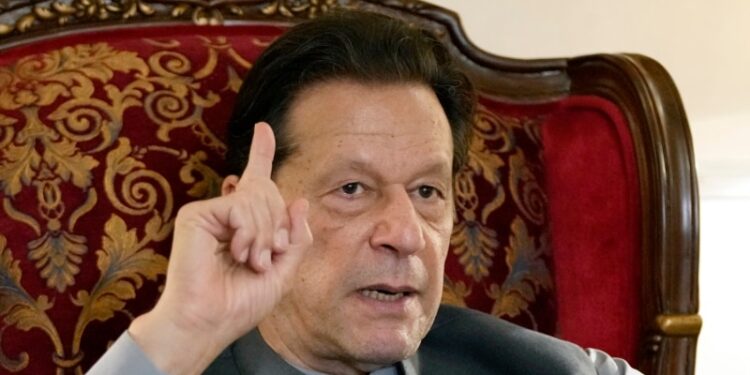 Pakistán: Usan IA en discurso de ex primer ministro encarcelado