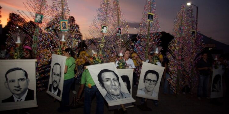 Las órdenes de captura de un tribunal de El Salvador en relación al caso de El Mozote genera reacciones dentro y fuera del país