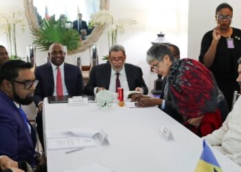 Arranca reunión de los presidentes de Venezuela y Guyana por el Esequibo