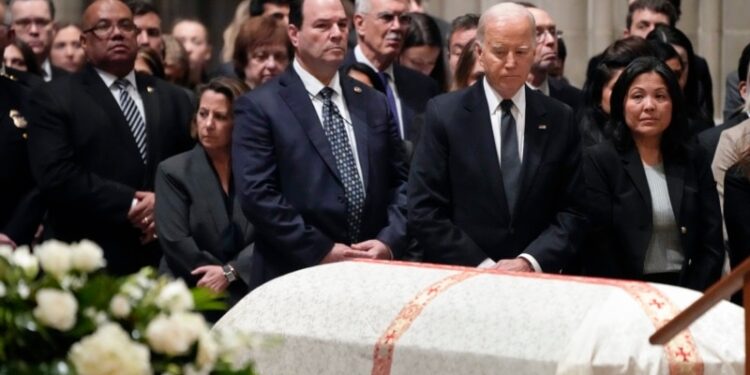 Corte Suprema de EEUU rinde homenaje a Sandra Day O’Connor, Biden la llama pionera