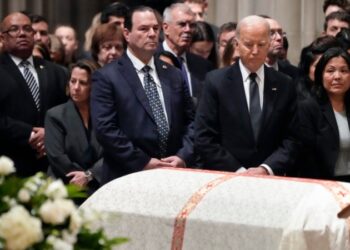 La Corte Suprema de Estados Unidos y miembros del público rindieron homenaje  a Sandra Day O’Connor.