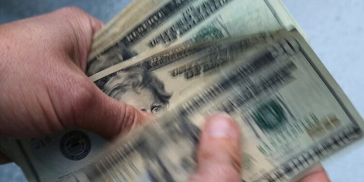 Policías de Ecuador y Colombia realizan millonaria incautación de dólares falsos