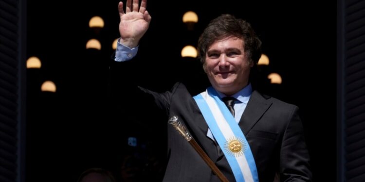 Milei defiende su polémico decreto que desregula la economía y reforma al Estado