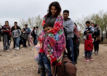 Una avalancha migratoria en la frontera con México complica al gobierno de Joe Biden