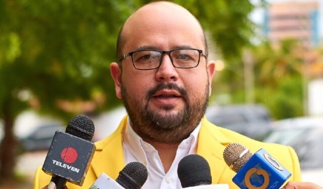 Abogado Santoyo: Es ilegal que comercios y estaciones de servicio no acepten tarjetas de créditos