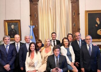 Javier Milei convoca a su equipo para llevar a cabo su primera reunión de gabinete