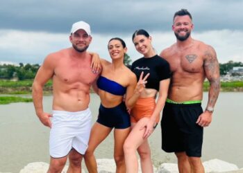 Pareja de influencers se mudaron con sus mejores amigos y ahora practican el poliamor