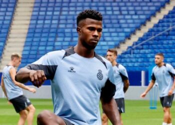 Roban en la casa de Baldé, jugador del Español, tras encerrar a su madre en la vivienda