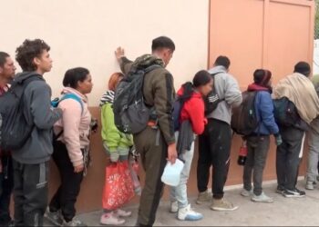 Venezolana se reencuentra con su hijo de 13 años tras perderlo varios días mientras eran perseguidos en México