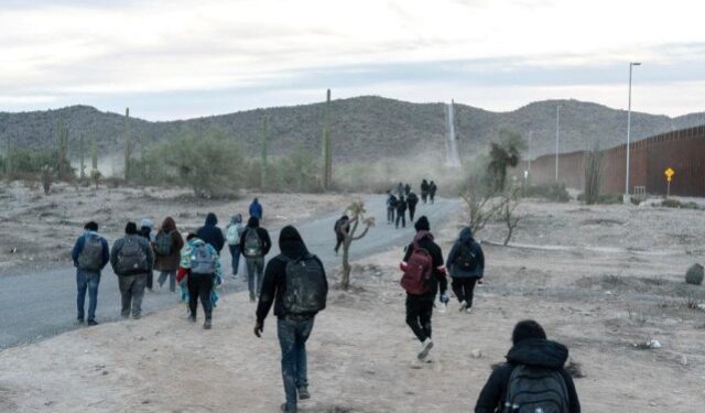 Estadounidenses quedaron atrapados en México por el cierre de una frontera y piensan cruzar ilegalmente