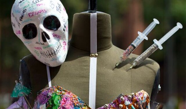 Los narcos en México aprovechan la anonimidad en internet para captar a jóvenes