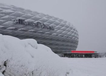 EN VIDEO: aviones quedaron congelados en aeropuerto por fuertes nevadas en Munich, Alemania