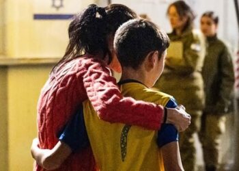 Hamás drogaba a los niños secuestrados y los marcaba con métodos crueles para identificarlos