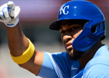 Piratas acordaron cambio con los Reales por el venezolano Edward Olivares