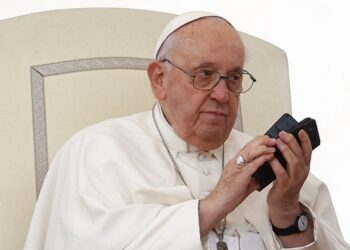 El papa Francisco pide no confundir la fiesta en Navidad con el consumismo