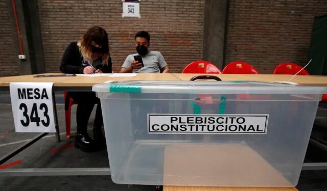 Abren centros de votación en Chile para plebiscito sobre nueva propuesta de Constitución