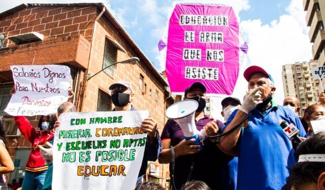 Maestro en Venezuela necesita 24 veces su salario para alimentar a su familia