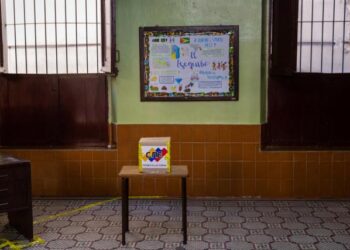 El Mundo: Descalabro para Nicolás Maduro en su referéndum patriótico