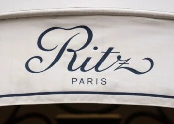 Turista denunció el robo de su anillo de 800 mil dólares en lujoso hotel de París, pero lo hallaron en un lugar inesperado