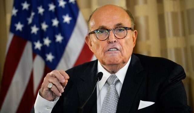 Rudy Giuliani, exalcalde de Nueva York es condenado a pagar 148 millones de dólares por difamar a dos trabajadoras electorales