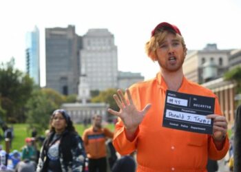 Por qué los estadounidenses más jóvenes están acumulando suministros antes de las elecciones de 2024