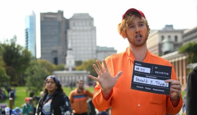 Por qué los estadounidenses más jóvenes están acumulando suministros antes de las elecciones de 2024