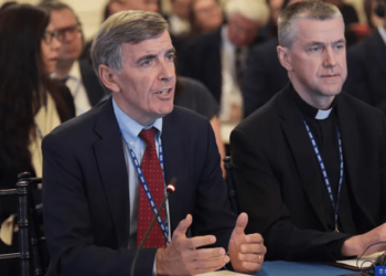 Secretario de Estado británico visita Guyana para ofrecer apoyo en disputa con Venezuela