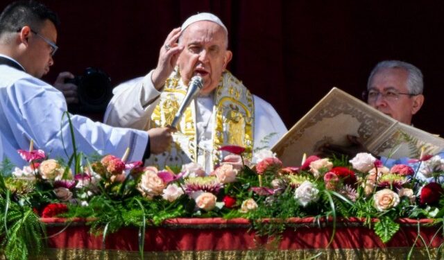 El Vaticano autorizó la bendición a parejas del mismo sexo, sin considerarlas matrimonio