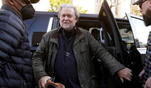 Steve Bannon cree que expulsión de George Santos podría alimentar una “guerra civil” entre republicanos