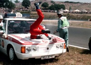 La mala racha del peor piloto de la Fórmula 1: lo chocó el auto de seguridad y fue atropellado por los médicos (VIDEO)