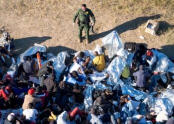 Texas promulga ley fronteriza que penaliza la entrada irregular al estado: inmigrantes serían arrestados