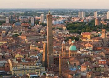 La “torre inclinada” en Italia que está en “alerta máxima” por el temor a un colapso