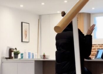 La revelación de una española sobre lo que hacen en la oficina sus compañeros venezolanos (VIDEO)