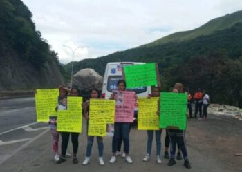Familiares de desaparecidos protestaron en el lugar de la tragedia de la autopista Gran Mariscal de Ayacucho