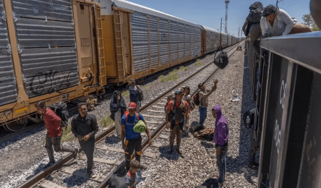 EEUU suspendió el trámite de trenes en dos pasos fronterizos ante mayor flujo migratorio